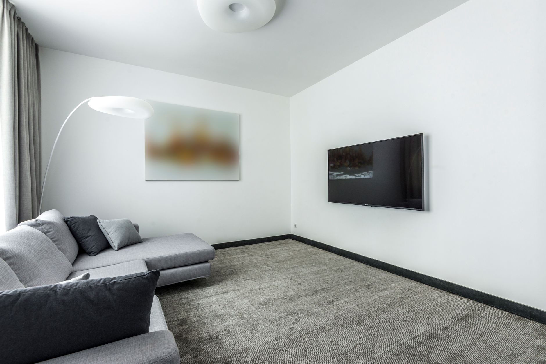 Neutral carpet flooring in a Minnesota living room